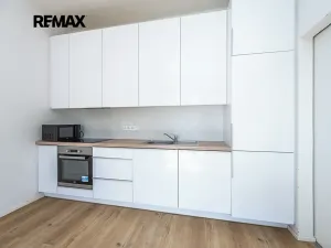 Pronájem bytu 2+kk, Praha - Nusle, Čestmírova, 43 m2