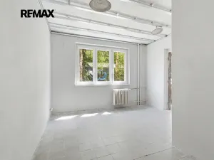 Prodej obchodního prostoru, Plzeň, Rokycanská, 27 m2