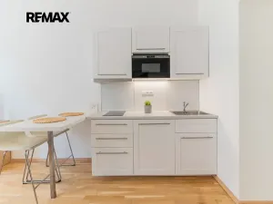 Pronájem bytu 1+kk, Praha - Smíchov, Zborovská, 35 m2