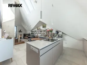 Prodej bytu 2+kk, Praha - Žižkov, Lucemburská, 80 m2