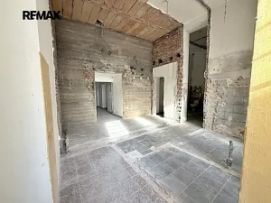 Pronájem obchodního prostoru, Chrudim, Resselovo náměstí, 72 m2