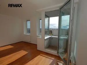Pronájem bytu 1+kk, Velký Osek, U hřiště, 33 m2
