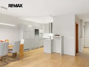 Pronájem bytu 3+kk, Praha - Strašnice, Vinohradská, 96 m2