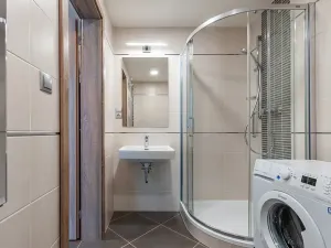 Pronájem bytu 1+kk, Praha - Vysočany, Bassova, 28 m2