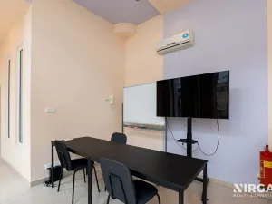 Prodej obchodního prostoru, Praha - Dejvice, Kolejní, 91 m2