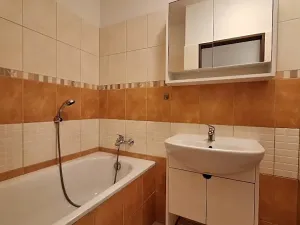 Pronájem bytu 1+kk, Praha - Strašnice, Černokostelecká, 33 m2