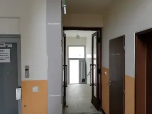 Pronájem bytu 1+kk, Praha - Strašnice, Černokostelecká, 33 m2