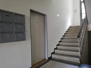 Pronájem bytu 1+1, Praha - Smíchov, Podbělohorská, 34 m2