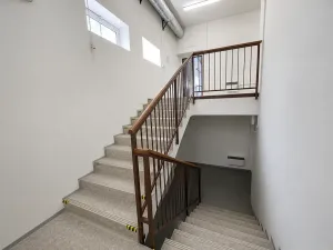 Pronájem obchodního prostoru, Praha - Horní Počernice, Komárovská, 210 m2