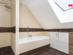 Prodej bytu 3+1, Milovice, Mírová, 93 m2