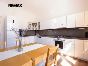 Prodej vícegeneračního domu, Praha - Vokovice, Půlkruhová, 385 m2