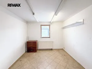 Pronájem obchodního prostoru, Karlovy Vary, Počernická, 312 m2