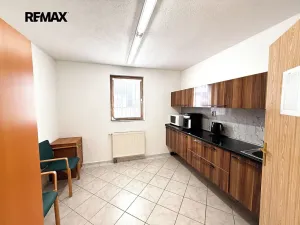Pronájem obchodního prostoru, Karlovy Vary, Počernická, 312 m2