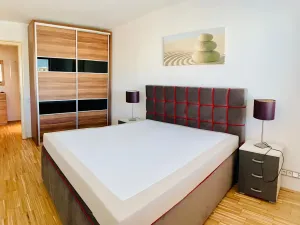 Pronájem bytu 2+kk, Praha - Karlín, Rohanské nábřeží, 58 m2
