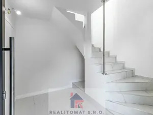 Pronájem kanceláře, Praha - Komořany, Pod lesem, 770 m2