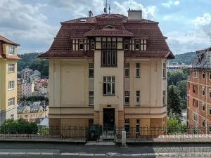 Prodej bytu 3+1, Karlovy Vary, Na Vyhlídce, 94 m2