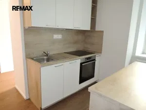 Pronájem bytu 2+kk, Praha - Smíchov, U Malvazinky, 38 m2