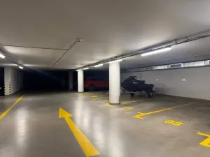 Pronájem garáže, Praha - Žižkov, Kališnická, 15 m2