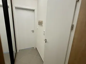 Pronájem bytu 1+kk, Praha - Prosek, Čakovická, 33 m2