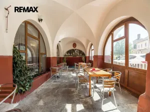 Pronájem restaurace, Opočno, Trčkovo nám., 500 m2
