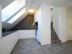 Pronájem atypického bytu, Praha - Vinohrady, Korunní, 82 m2
