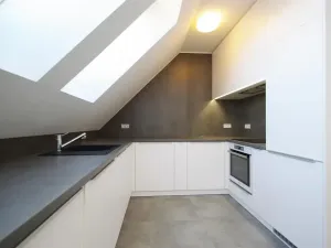 Pronájem atypického bytu, Praha - Vinohrady, Korunní, 82 m2