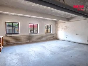 Prodej výrobních prostor, Kolinec, 2640 m2