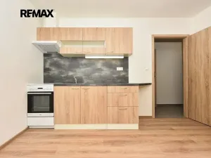 Pronájem bytu 2+kk, Plzeň, Skvrňanská, 37 m2