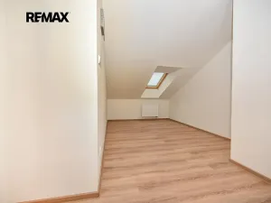 Pronájem bytu 2+kk, Plzeň, Skvrňanská, 37 m2