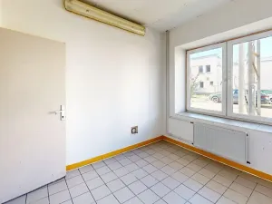 Pronájem skladu, Hradec Králové, Akademika Bedrny, 2586 m2