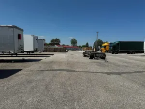 Pronájem komerčního pozemku, Holubice, 700 m2