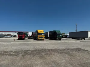 Pronájem komerčního pozemku, Holubice, 4000 m2