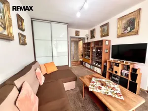 Prodej bytu 3+1, Praha - Prosek, Veltruská, 58 m2