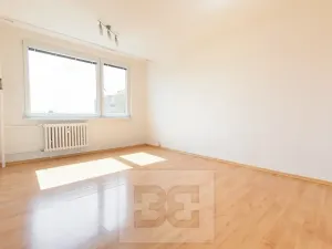 Pronájem bytu 1+kk, Praha - Troja, Krynická, 29 m2