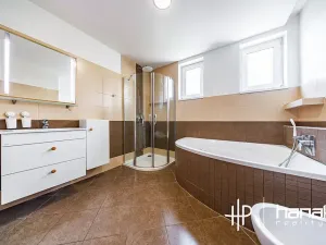 Prodej rodinného domu, Hradčany, 243 m2