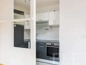 Pronájem bytu 1+kk, Praha - Horní Měcholupy, Boloňská, 36 m2