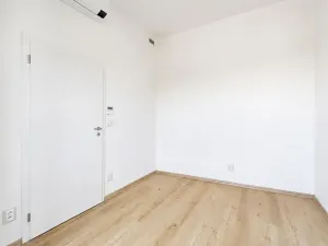 Pronájem bytu 2+kk, Praha - Karlín, Pod výtopnou, 33 m2