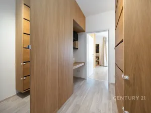 Pronájem bytu 2+kk, Praha - Hrdlořezy, Učňovská, 51 m2