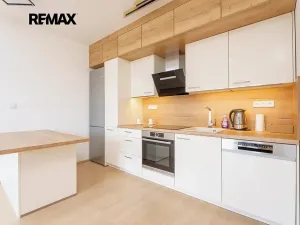 Prodej bytu 2+kk, Jince, Zborovská, 45 m2