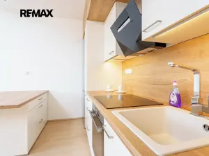Prodej bytu 2+kk, Jince, Zborovská, 45 m2