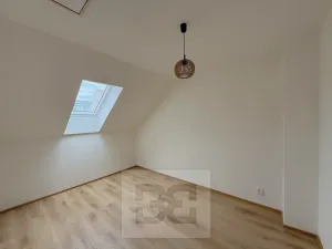 Pronájem rodinného domu, Praha - Kobylisy, Líbeznická, 170 m2
