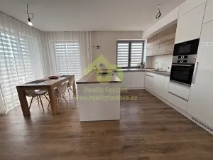 Prodej rodinného domu, Lužany, 156 m2