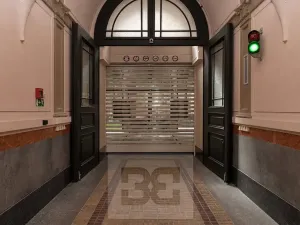 Pronájem garážového stání, Praha - Smíchov, Janáčkovo nábřeží, 15 m2