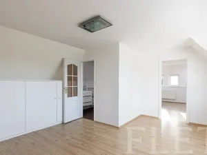 Prodej rodinného domu, Chýnice, Nám. Na Louži, 78 m2