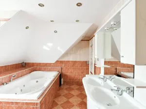 Pronájem rodinného domu, Praha - Štěrboholy, K valu, 220 m2