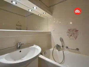 Pronájem bytu 2+1, Karlovy Vary, Lidická, 64 m2