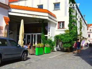 Pronájem obchodního prostoru, Třeboň, Masarykovo nám., 16 m2
