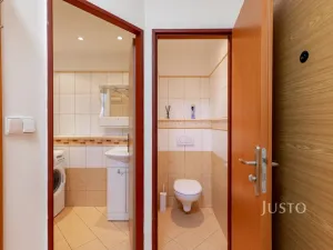 Pronájem bytu 3+kk, Praha - Petrovice, Rezlerova, 63 m2