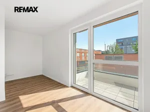 Prodej bytu 2+kk, Praha - Černý Most, Arnošta Valenty, 59 m2