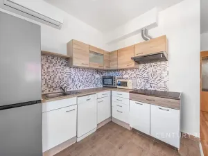 Pronájem bytu 1+kk, Praha - Kyje, Sicherova, 33 m2